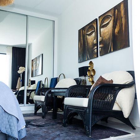 شقة Luxurious Seafront Penthouse كيرينيا المظهر الخارجي الصورة