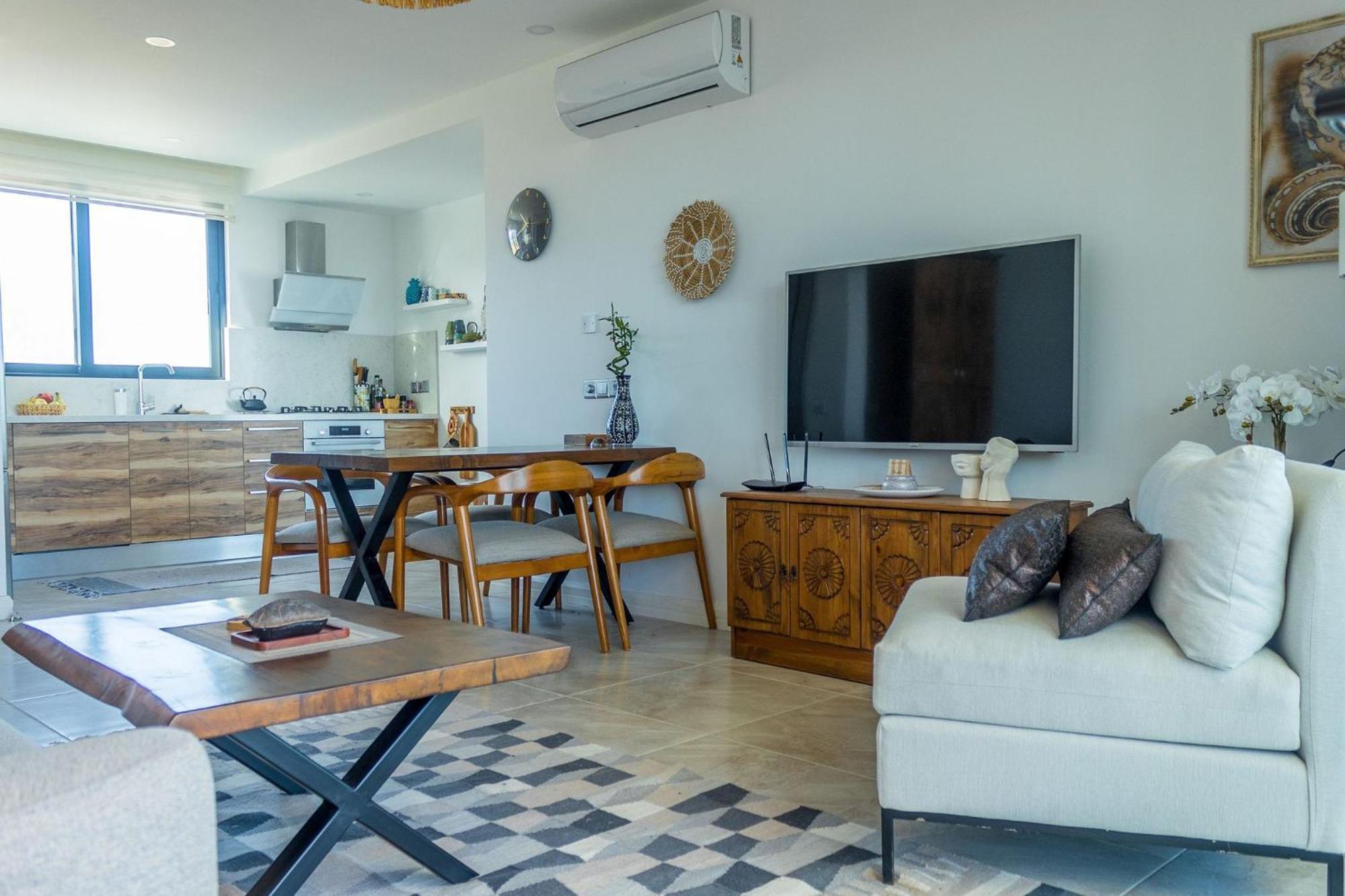 شقة Luxurious Seafront Penthouse كيرينيا المظهر الخارجي الصورة