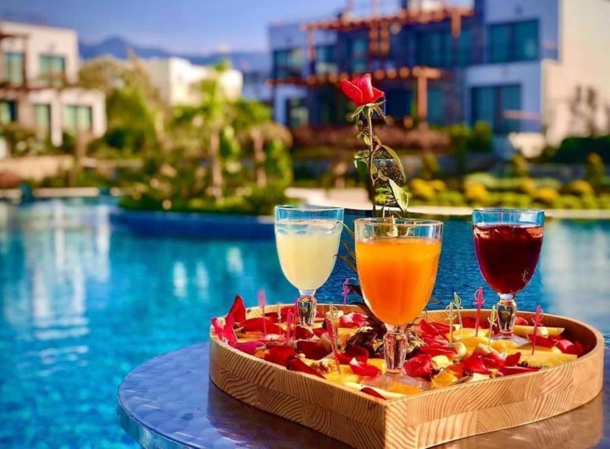 شقة Luxurious Seafront Penthouse كيرينيا المظهر الخارجي الصورة