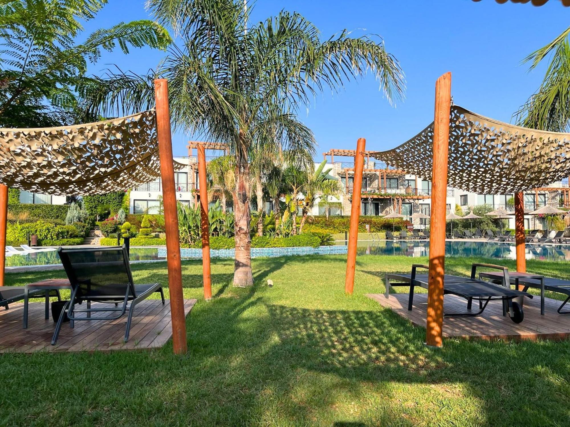 شقة Luxurious Seafront Penthouse كيرينيا المظهر الخارجي الصورة