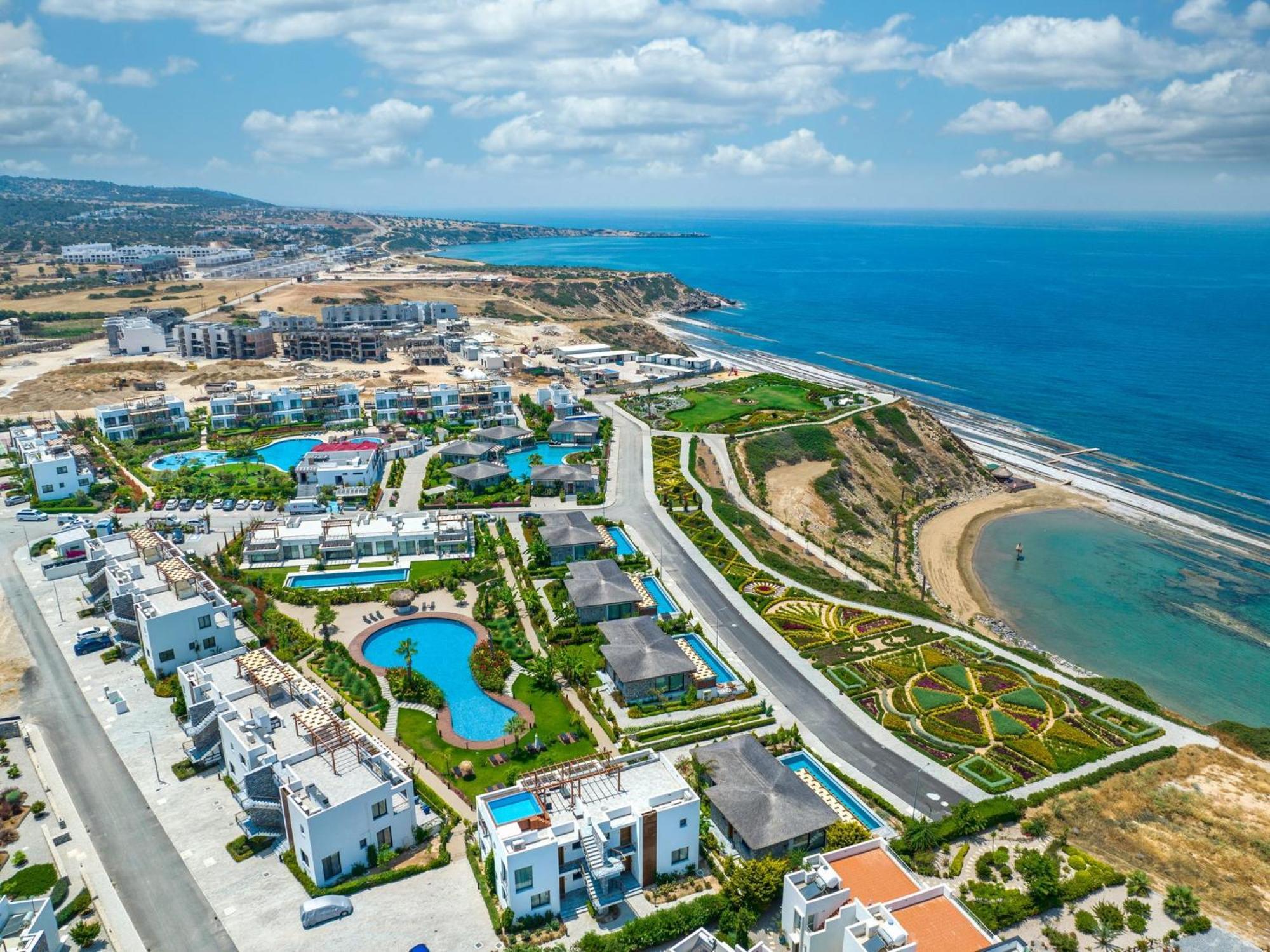 شقة Luxurious Seafront Penthouse كيرينيا المظهر الخارجي الصورة